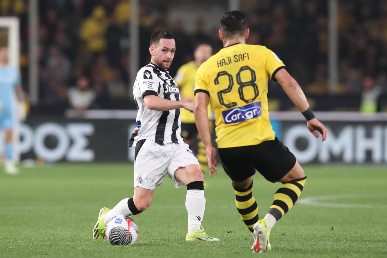 Orbelín Pineda contribuye con asistencia al empate del AEK y PAOK