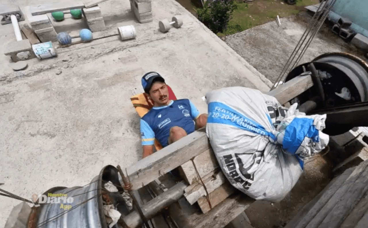 "Por ello comencé a imaginar cómo eran las máquinas en el gimnasio", comentó el atleta revelando la idea para su centro de entrenamiento casero.