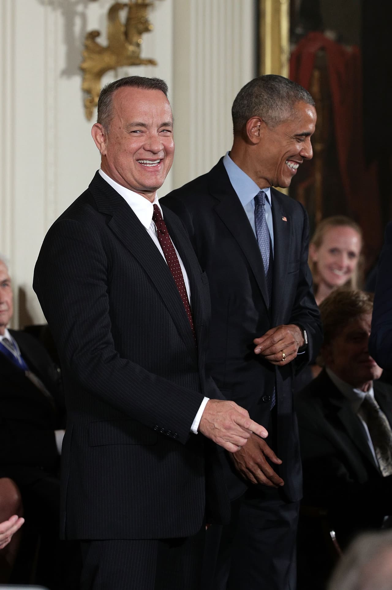 Obama tiene amigos famosos como Tom Hanks.