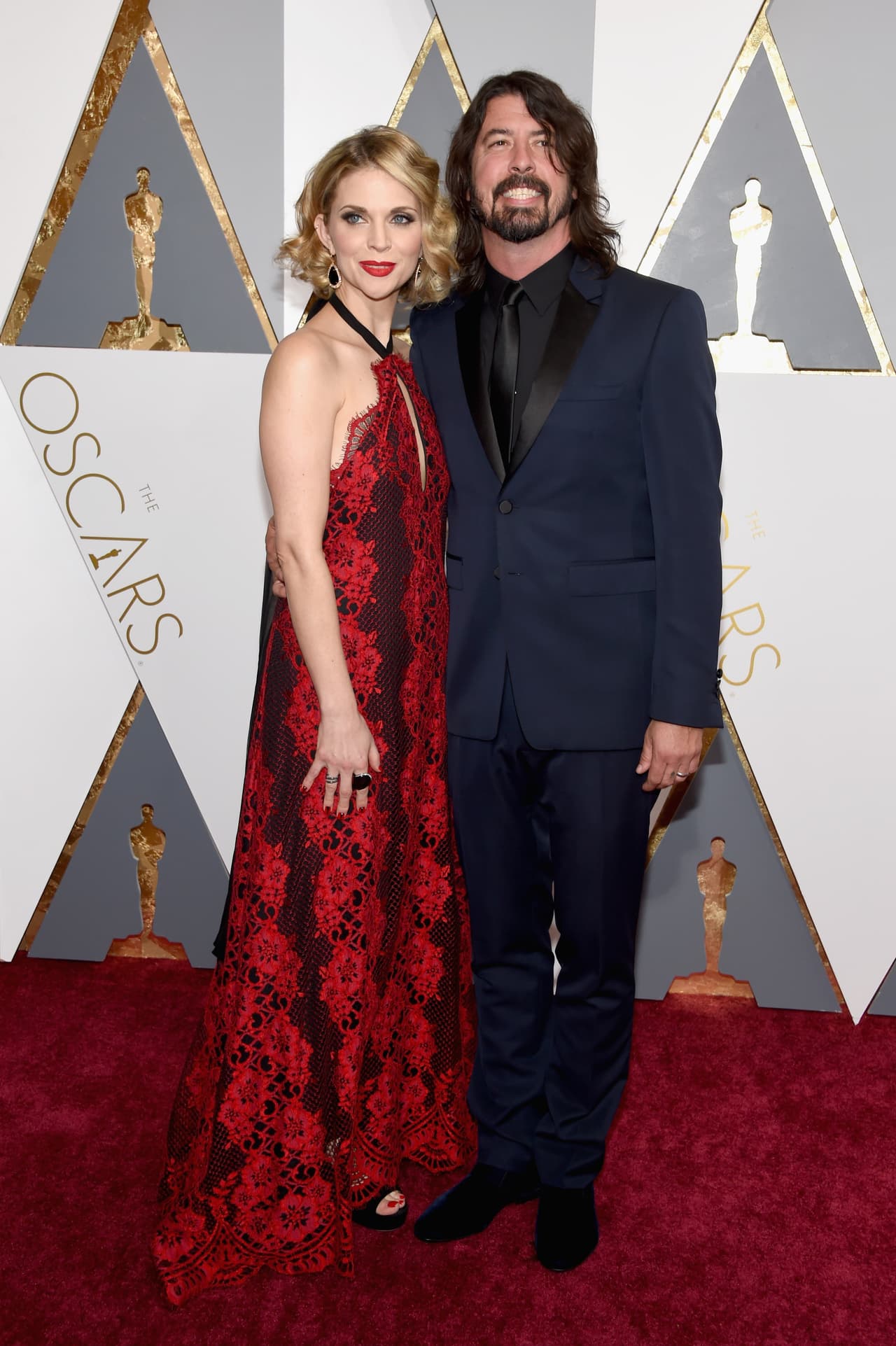 El rockero Dave Ghrol no faltó en los Oscar.