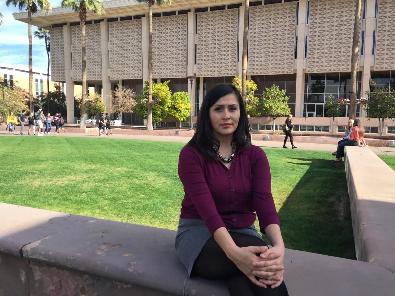 Vanesa Ramírez fue diagnosticada con cáncer de ovario cuando tenía 23 años. Ahora, más de una década después, está sana y sus hijos también.