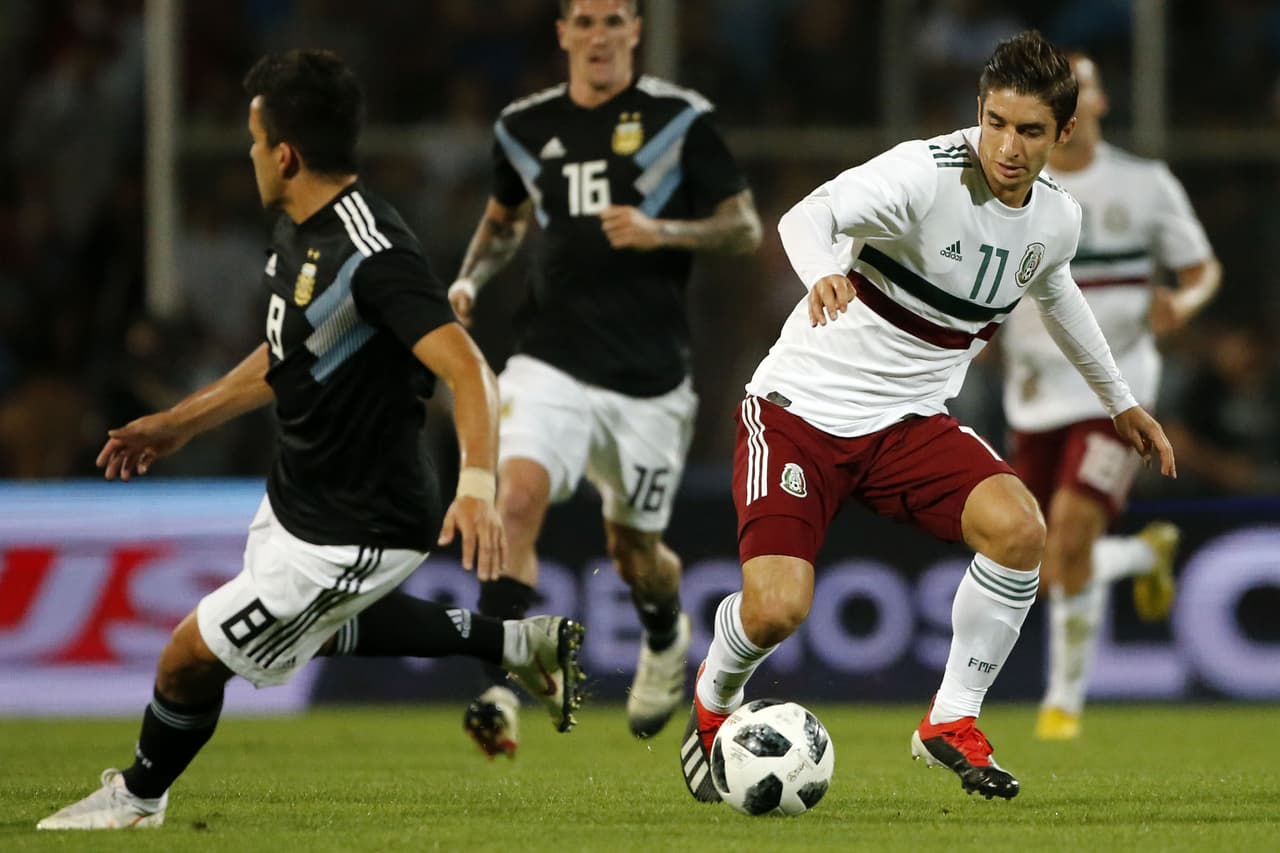 México apenas tuvo control del balón y fue de nuevo inofensivo para la defensa de Argentina.