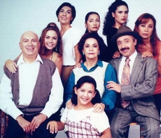 Maty Huitrón nació el 30 de enero de 1936 en la Ciudad de México y participó en exitosas telenovelas como 'Lazos de amor' (1995), 'Desencuentro' (1997), 'Vivo por Elena' (1998) y 'El privilegio de amar' (1998), entre muchas otras.