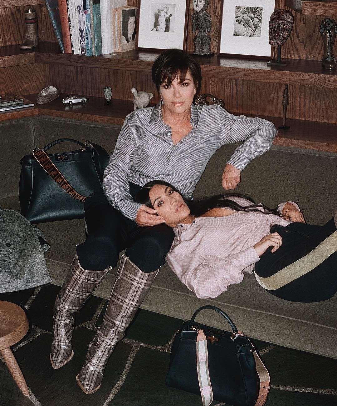Esta no sería la primera vez que las Kardashian aparecen juntas en un anuncio publicitario pero sí se trata de la primera promoción donde aparecen tres generaciones.