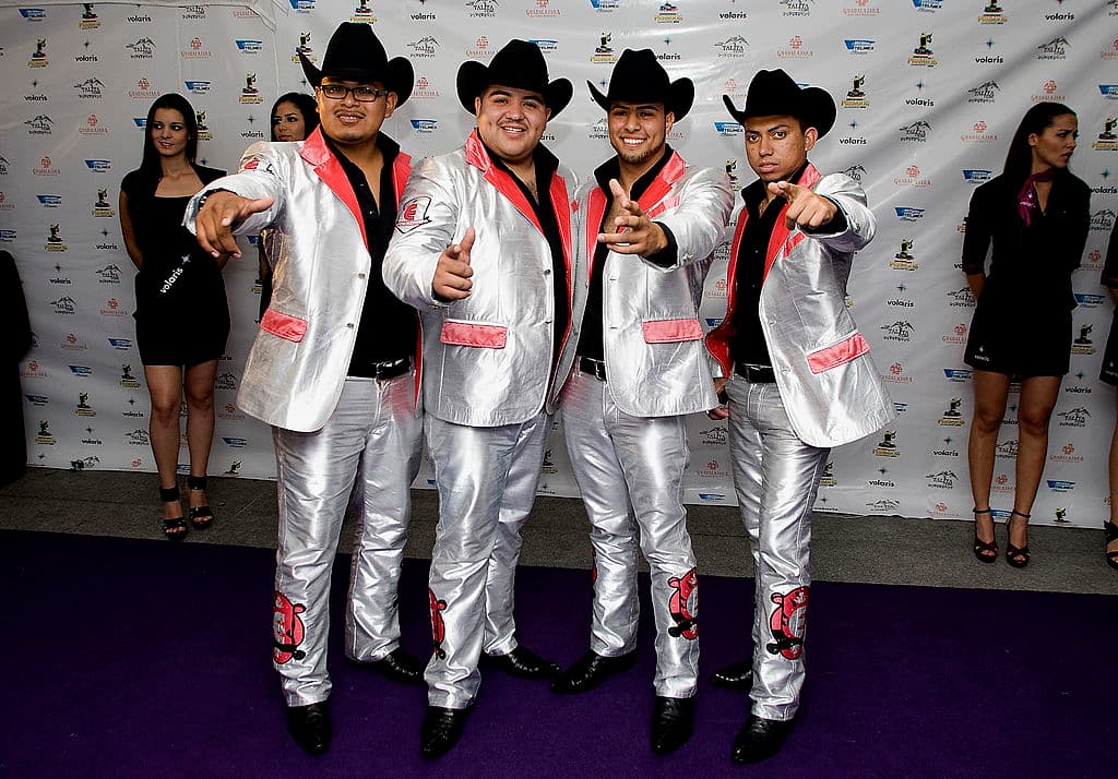 <b>Los Nuevos Elegantes</b> tampoco se han quedado atrás y con su tema ‘
<b><a href="https://www.youtube.com/watch?v=6lvHtMeUuag" target="_blank">La marihuana</a></b>’ le cantan a la 'verde' y a los que les gusta fumarla.