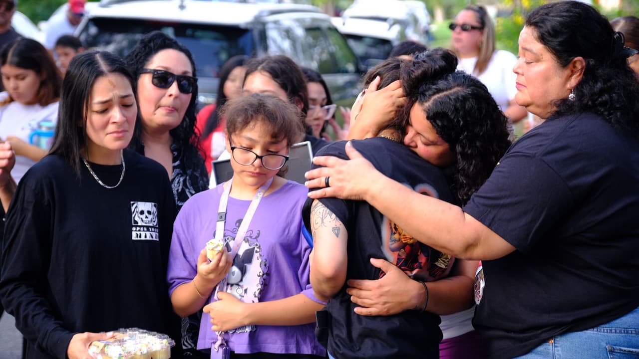 Chávez presentaba varios balazos en la cabeza y en el torso, dijeron autoridades cuando reportaron los hechos. En la vigilia, la comunidad le cantó la canción de feliz cumpleaños en inglés, recordándole.