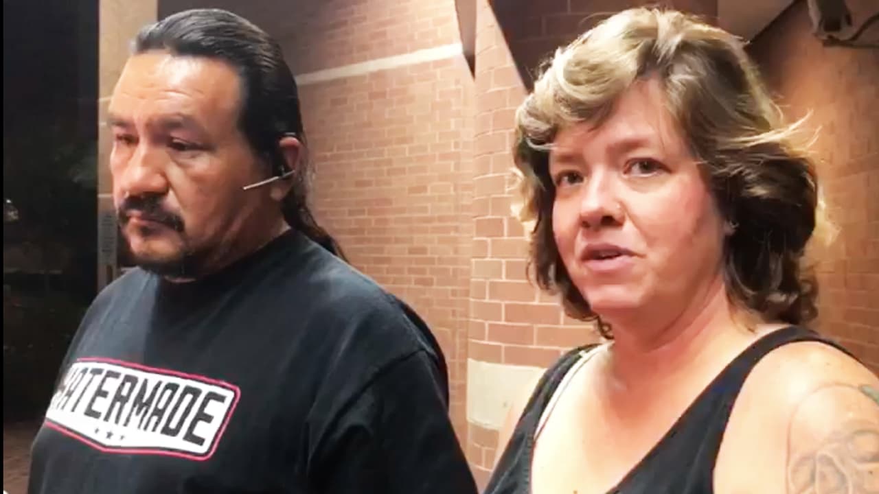 "Estamos seguros de que (mi arresto) fue una represalia", dice conductora de la camioneta con la calcomanía anti-Trump