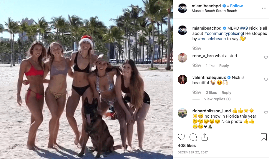 Hasta 'Nick', la mascota de la policía, también ha aprovechado la oportunidad para tomarse fotos con unas chicas en bikini.
<br>