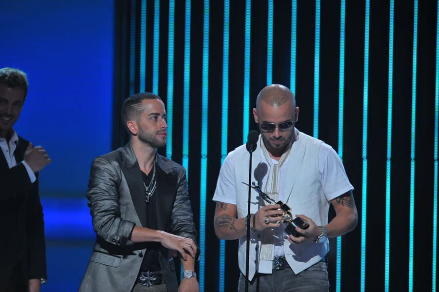 <b>Wisin y Yandel suman 13 premios</b> en su paso por esta entrega. El dúo de reggaeton puertorriqueño nació en 1996 y desde entonces son considerados una de las agrupaciones más exitosas de este género.
<br>