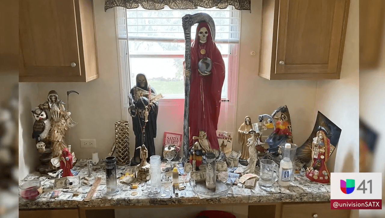 Desarticulan red de tráfico de personas: hallan mujeres indocumentadas, carros robados y altar de la Santa Muerte