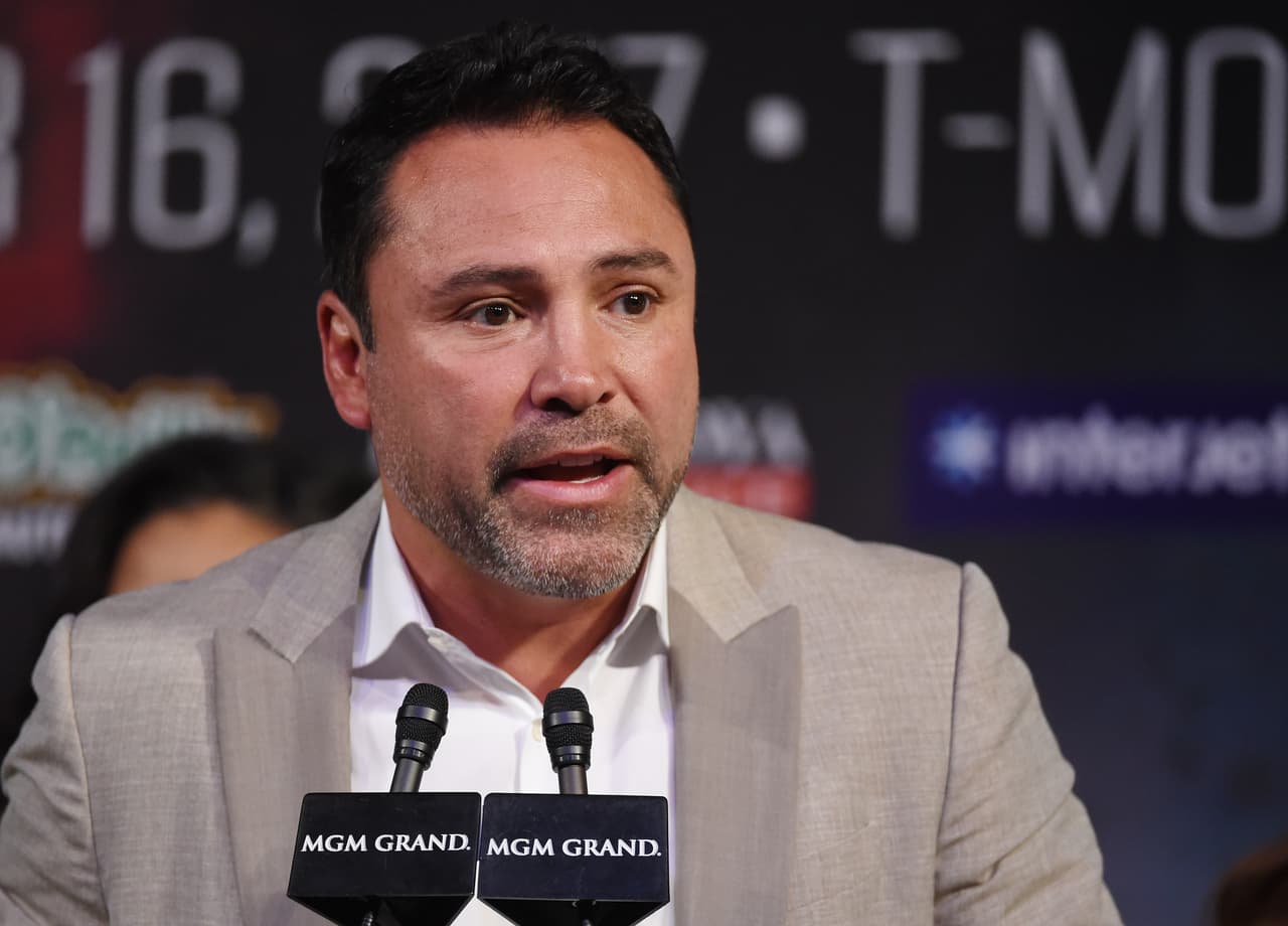 ¿Pretextos? De la Hoya asegura que Golovkin no quiere la ceremonia de los himnos ante Canelo