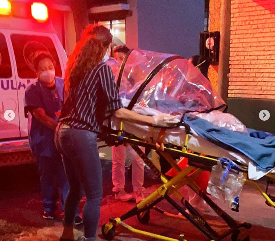 La actriz dio batalla contra sus males y salió adelante. El pasado 2 de julio fue dada de alta bajo estrictas medidas para garantizar su convalecencia fuera del hospital. Su hija ya estaba con ella en México y le rentó una casa que la convirtió, dijo, en un hospital para sus cuidados.
<br>