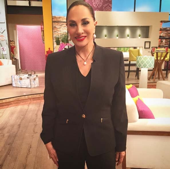 El porte y la elegancia de Susana Dosamantes es incomparable.