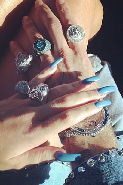 Al igual que muchas mujeres, Katy siempre elige accesorios que combinen y sobre todo resalten en su 'outfit'.