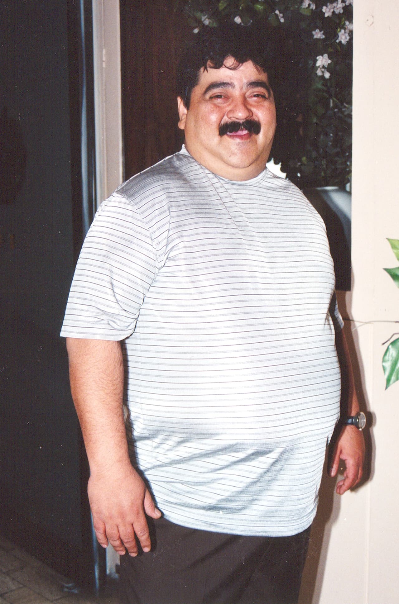 El músico José Luis Villarreal, mejor conocido como 'Choche', 'Pony Choche' o 'Chochemán', nació el 3 de febrero de 1957, en Monterrey, México y fue famoso por pertenecer al legendario grupo 'Bronco'.