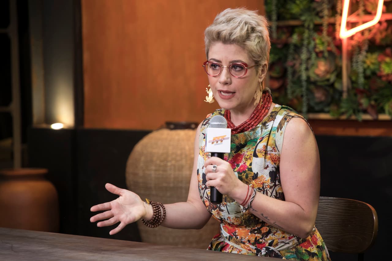 Asegura que es una mujer muy estricta: "Estoy consciente de que no son cocineros profesionales y habrá cosas que se puedan entender, pero lo que no puedo tolerar es la suciedad y el desorden en su área de trabajo. Eso sí me pone muy mal".