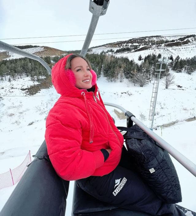 "
<b>No soy un militar</b>, solo un ser humano", aclaró en mensaje en inglés su cuenta de Instagram.
<br>