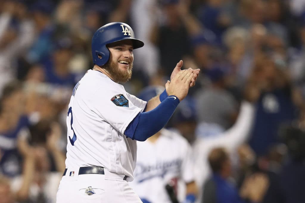 En la parte baja de la entrada 15, Max Muncy tuvo una bran posibilidad de cerrar el partido con un cuadrangular pero la bola se fue por centímetros a la zona de foul.