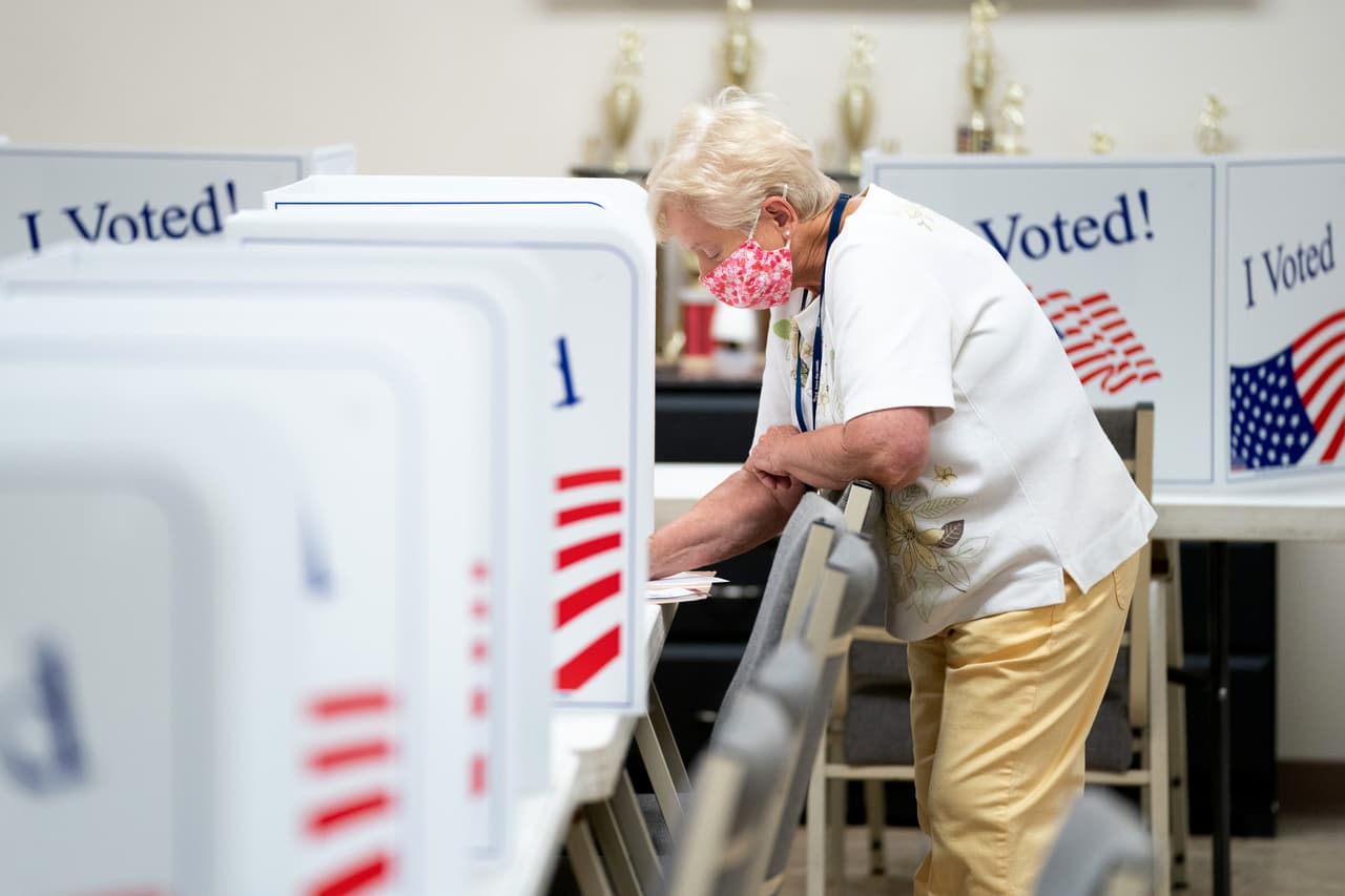 Los votantes no afiliados pueden elegir la boleta del partido de su preferencia.