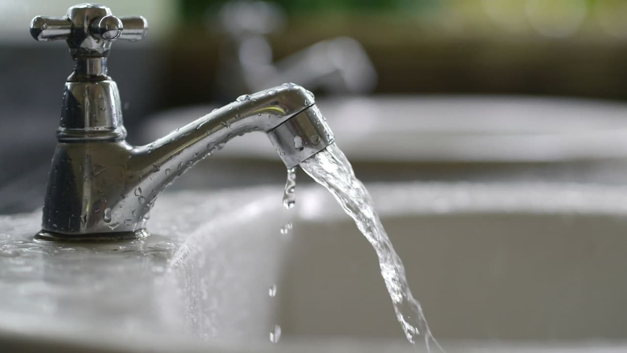 Un nuevo aumento al costo del agua entra en vigor en julio próximo