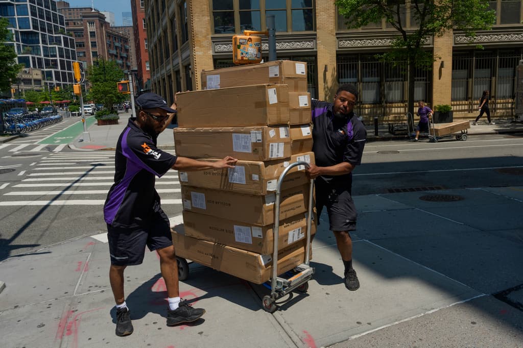 FedEx, Staples y LAZ Parking despiden a 500 trabajadores en el sur de California