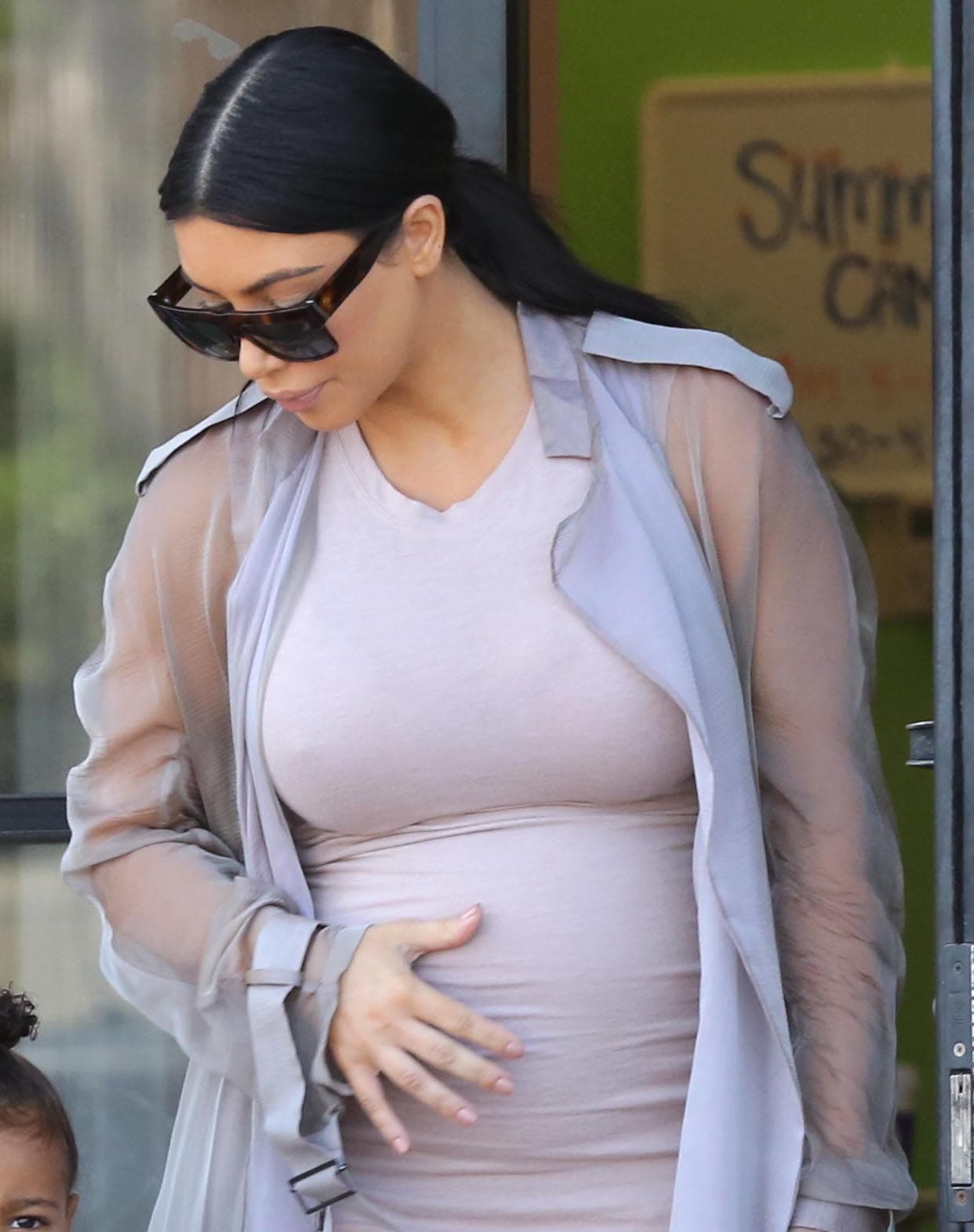 Kim un poco estresada.