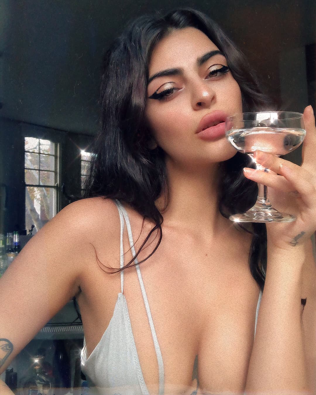 Aunque en el Museo no existe una regla explícita, sí se conoce que en el recinto no se puede ingresar en bikini, con el torso desnudo o los pies descalzos.