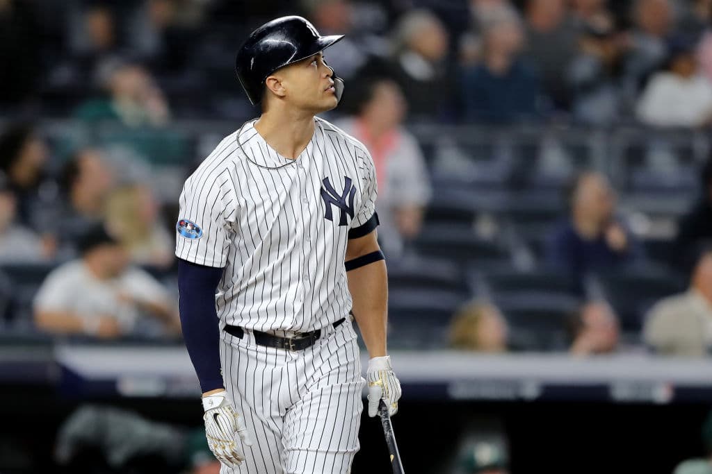 Stanton respondería en el cierre del octavo con jonrón solitario por todo el jardín izquierdo para dejar la pizarra en 7-2 y prepararse para la rivalidad más grande ante los Red Sox en el Playoff Divisional.