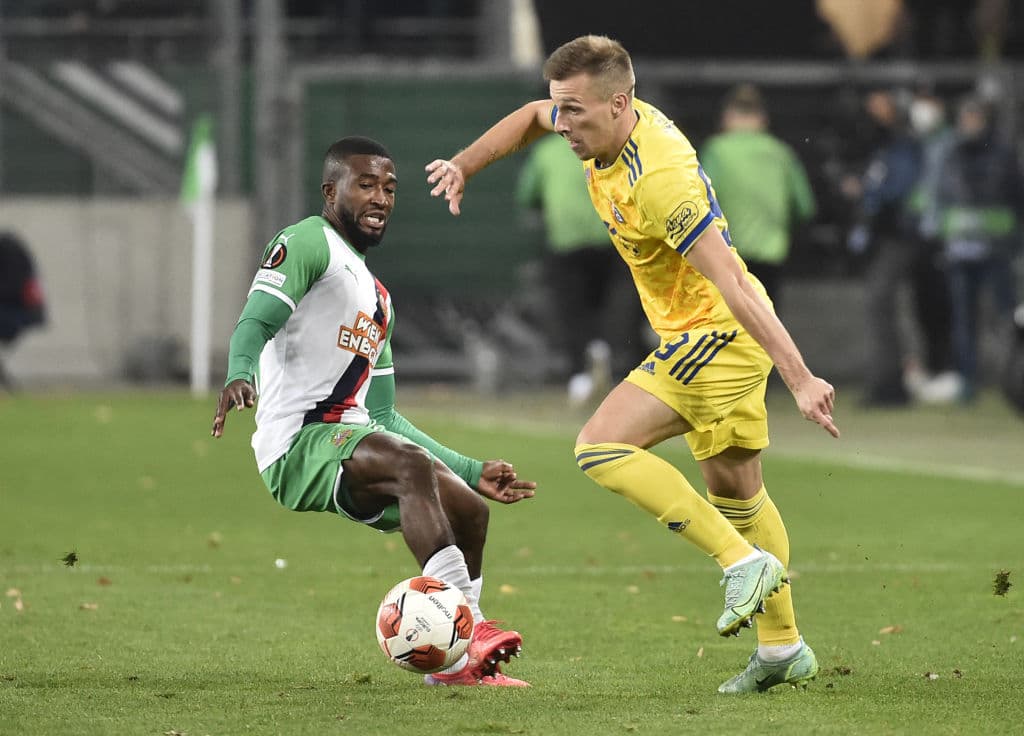 Rapid Viena se lleva la victoria sobre el Dinamo Zagreb 2-1, durante la tercera fecha en la Europa League. Marco Grüll y Maximilian Hofmann le dierion el triunfo a su equipo como locales, contra el único tanto de Mislav Orsic.