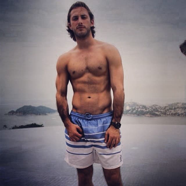 Y como no si tiene un cuerpazo que derrite a cualquiera.