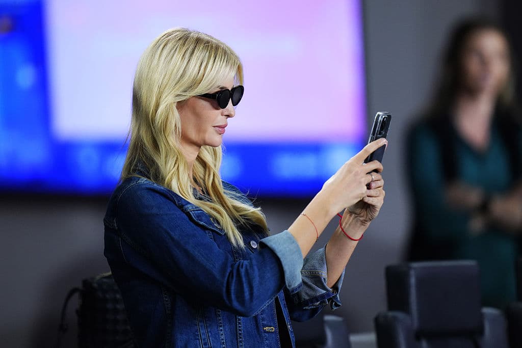 Ivanka usó su celular para tomar algunas fotos.