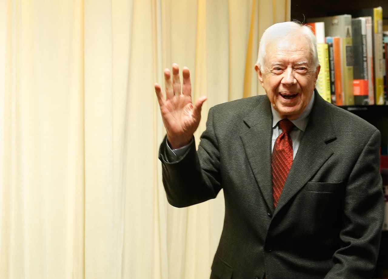 Expresidente Jimmy Carter sale del hospital tras infección de vías urinarias