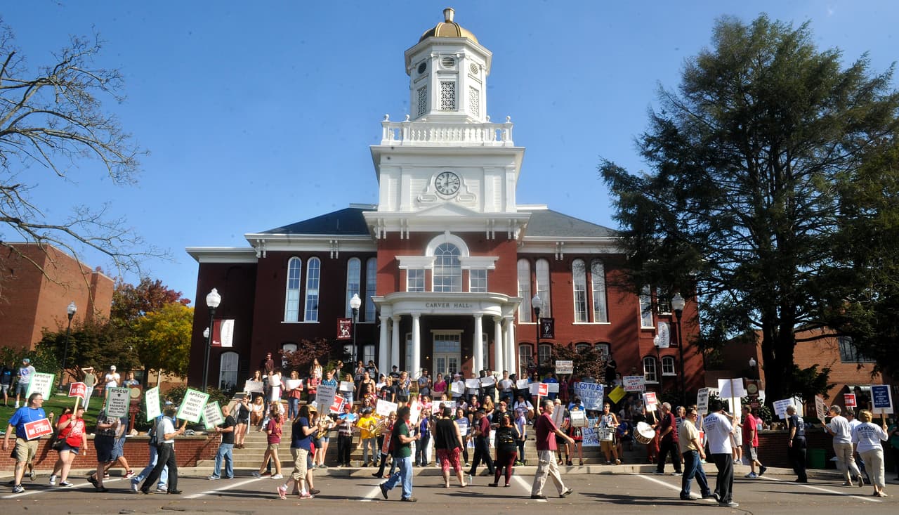 Huelga en universidades públicas de Pennsylvania deja a más de 100,000 estudiantes sin clases