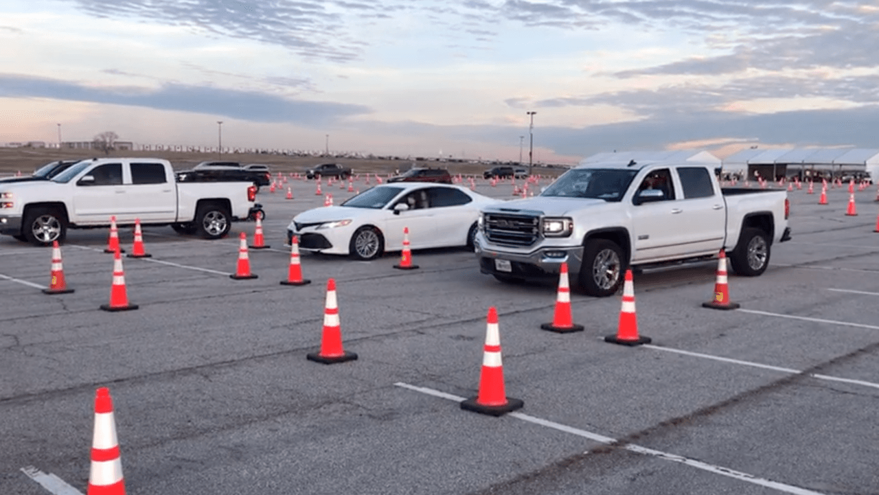 Autoridades dijeron que esperan vacunar a cerca de 30,000 personas en el norte de Texas.