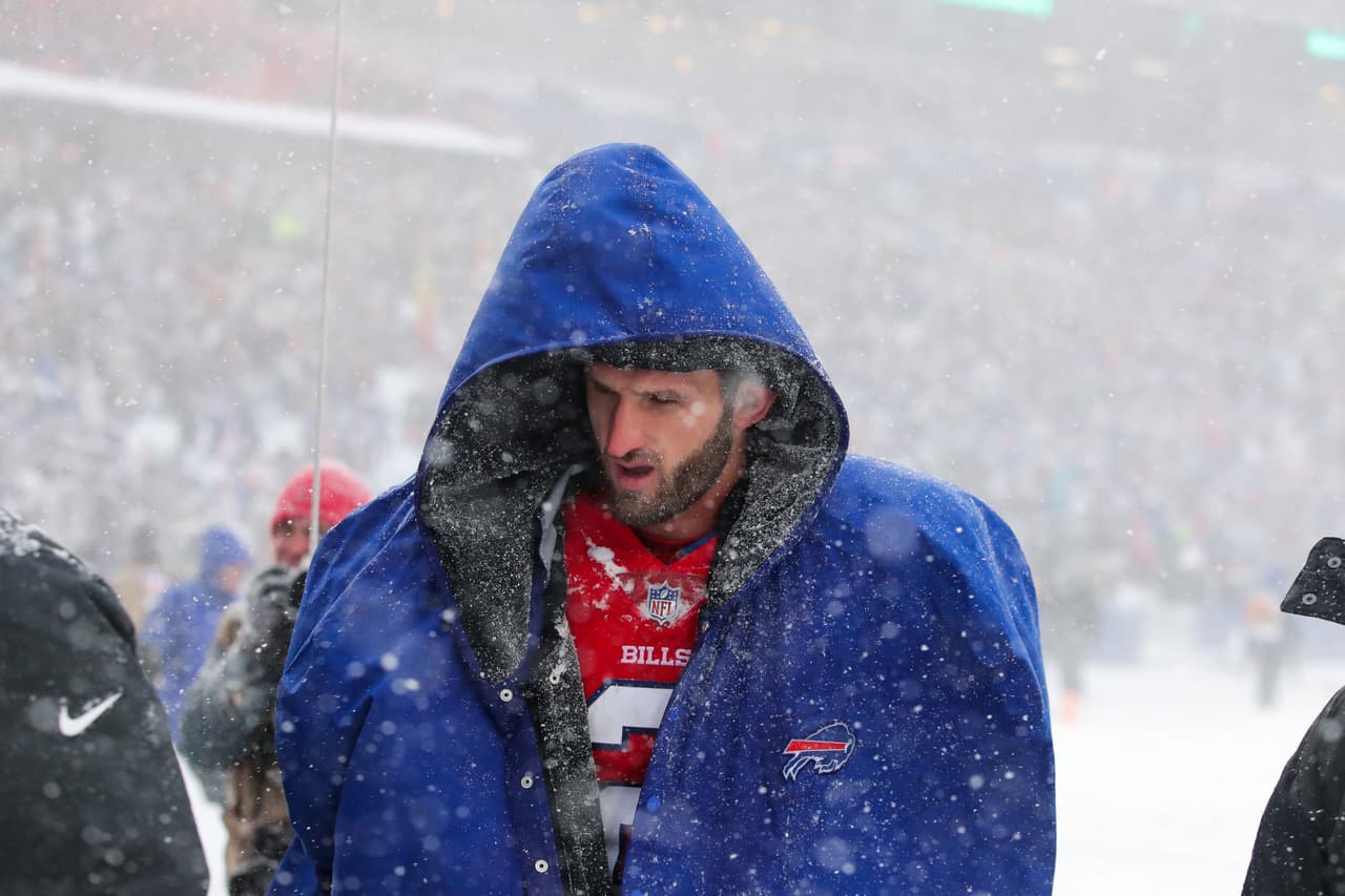 Con una nevada espectacular en el Estadio Ralph Wilson, los Buffalo Bills vencieron 13 - 7 a los Indianapolis Colts en tiempo extra.
