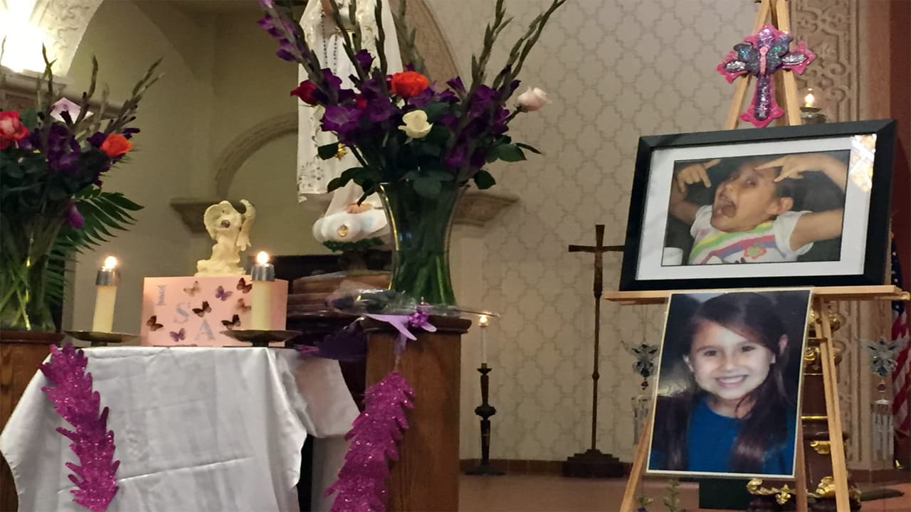 La familia pidió que recordaran a Isabel como una niña alegre y feliz.