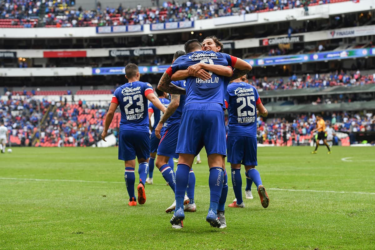 Cruz Azul llegó a 13 puntos luego de su cuarta victoria, está invicto y sueña con llegar lejos en busca del título que le ha sido esquivo desde el invierno 1997.