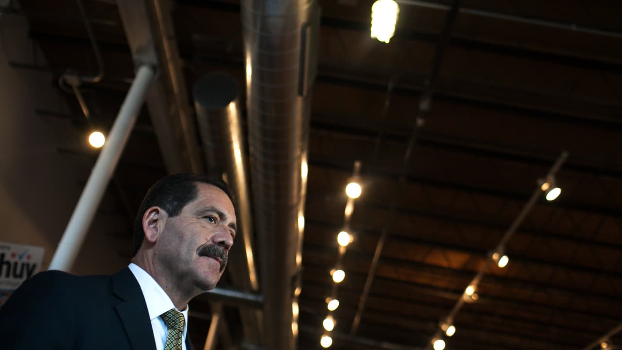 Congresista Jesús "Chuy" García envía mensaje a comunidad inmigrante ante amenazas de redadas