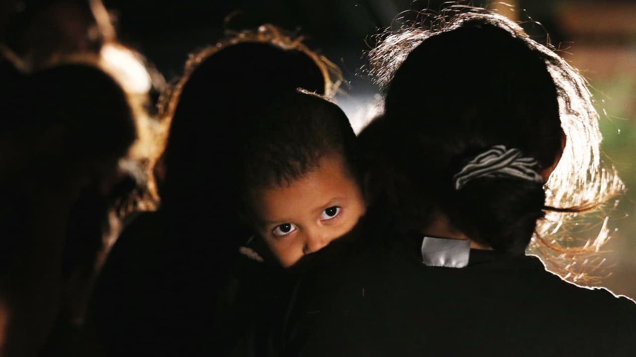 Cansados y con los pies lastimados, así llegaron cientos hasta la frontera en busca de asilo