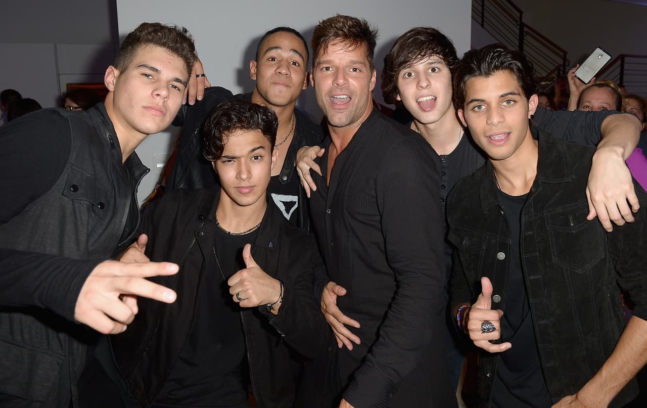 CNCO ha tenido la oportunidad de abrir los conciertos de Ricky alrededor del mundo.