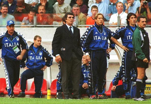 Dino Zoff, italiano. Campeón con Juventus Copa de Italia y Copa de la UEFA (1989-1990).