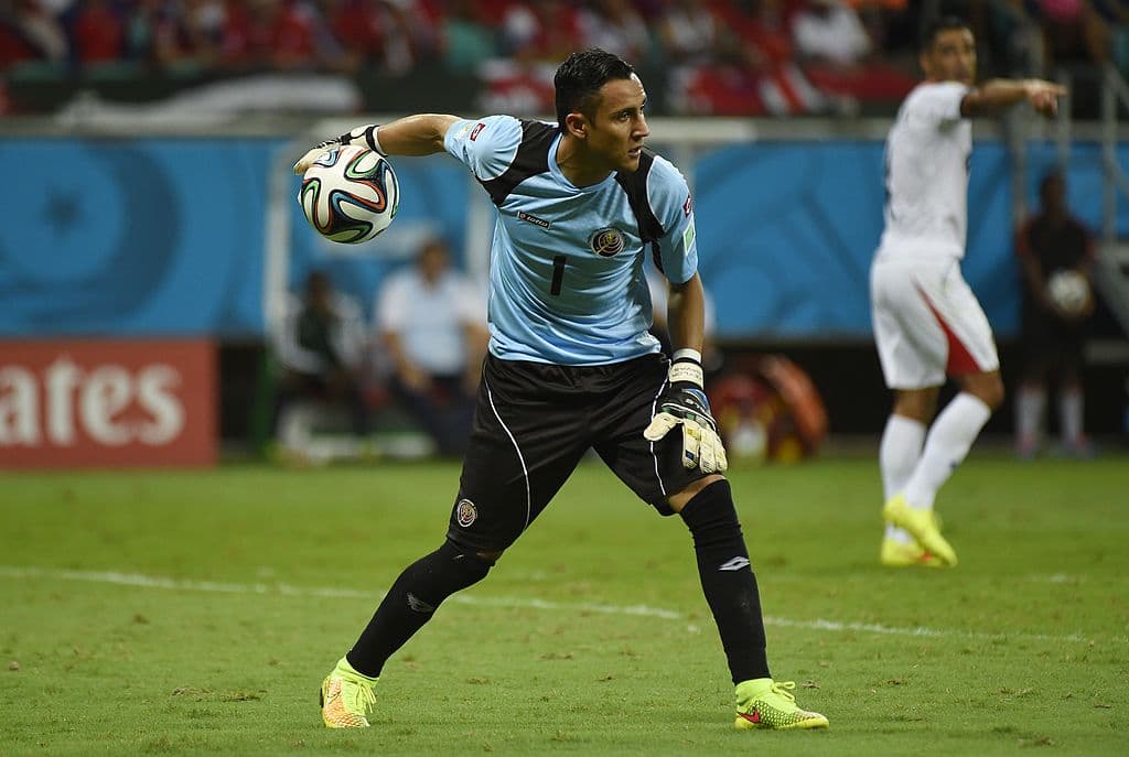 Desde chico, Keylor se convirtió en jugador del Saprissa donde jugó con los equipos inferiores.