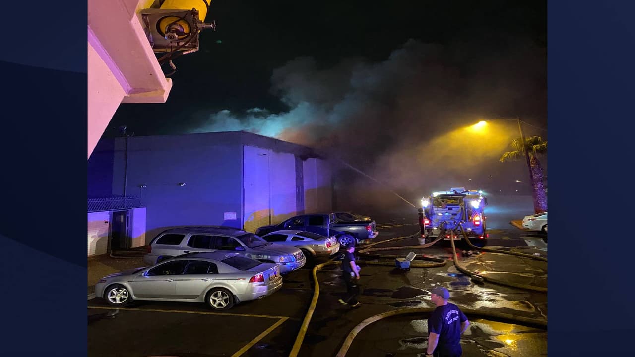 Entre 90 a 100 residentes de cuatro unidades del complejo de apartamentos fueron evacuadas; no se han registrado lesionado