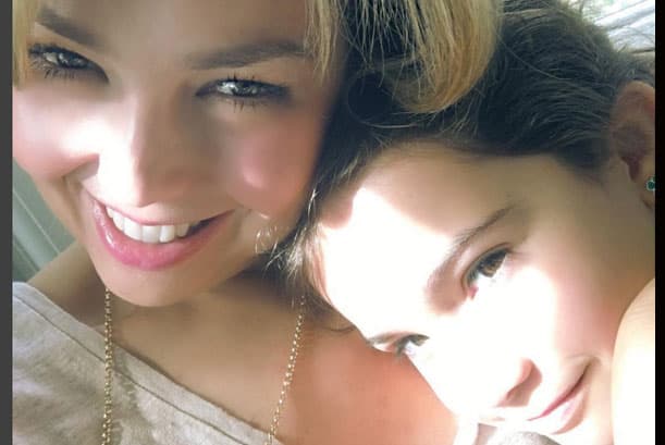 Sabrina Sakaë fue la elección que hizo Thalía para su primogénita. ¿Pero qué significan los nombres? Sabrina "princesa" en anglosajón y Sakaë "prosperidad" en japonés.