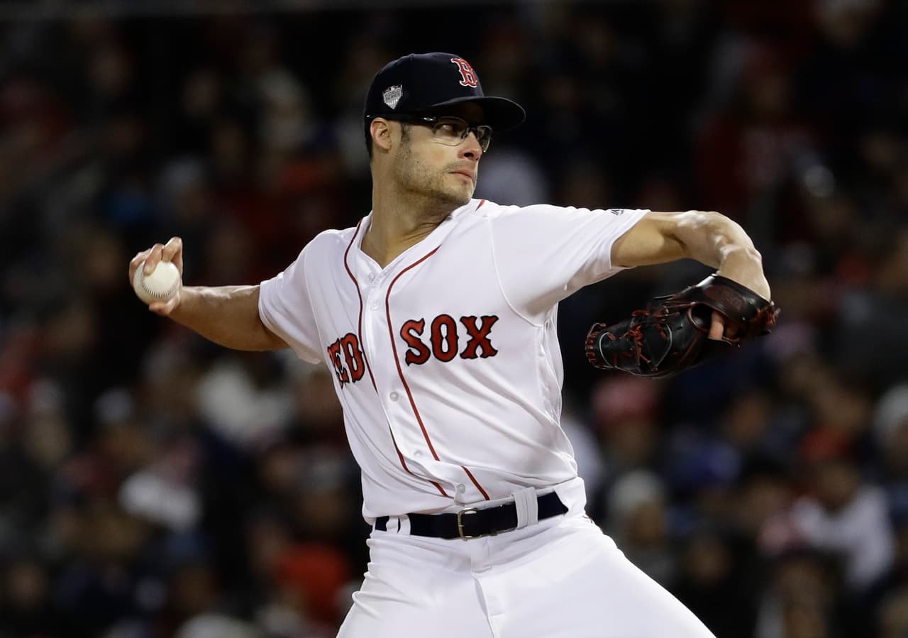 Sin embargo, quien entró a relevar por Boston en el séptimo capítulo fue Joe Kelly, quien despachó en orden su tanda para mantener 4-2 arriba a los Red Sox en esta parte del juego.
