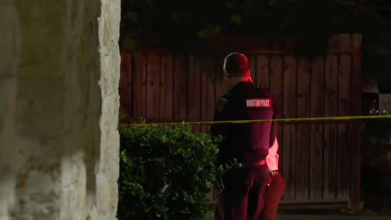 Investigan muerte de un buen samaritano en Houston mientras llevaba comida a personas sin hogar