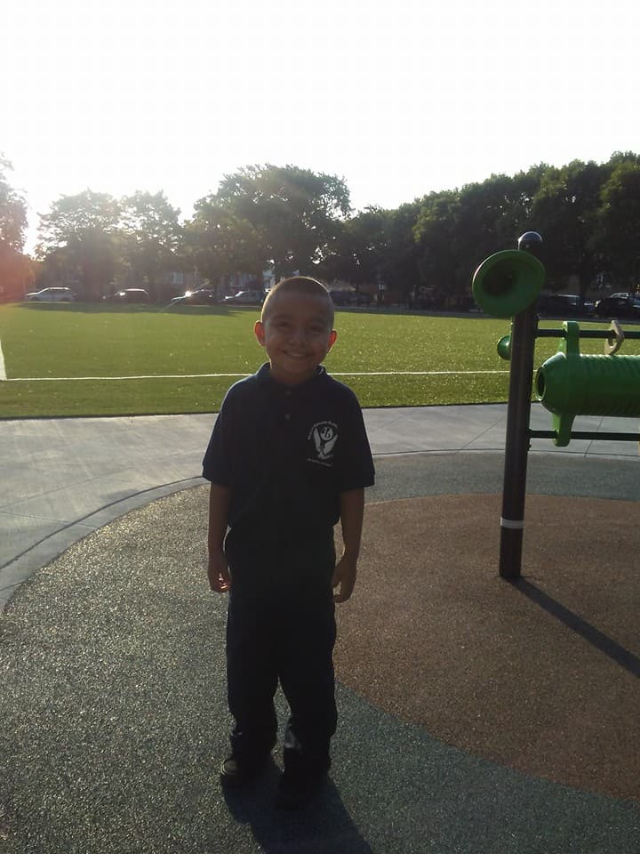 Usuarios de Univision Chicago comparten fotos de sus hijos regresando a la escuela. Cientos de estudiantes de CPS regresaron a clases este martes.