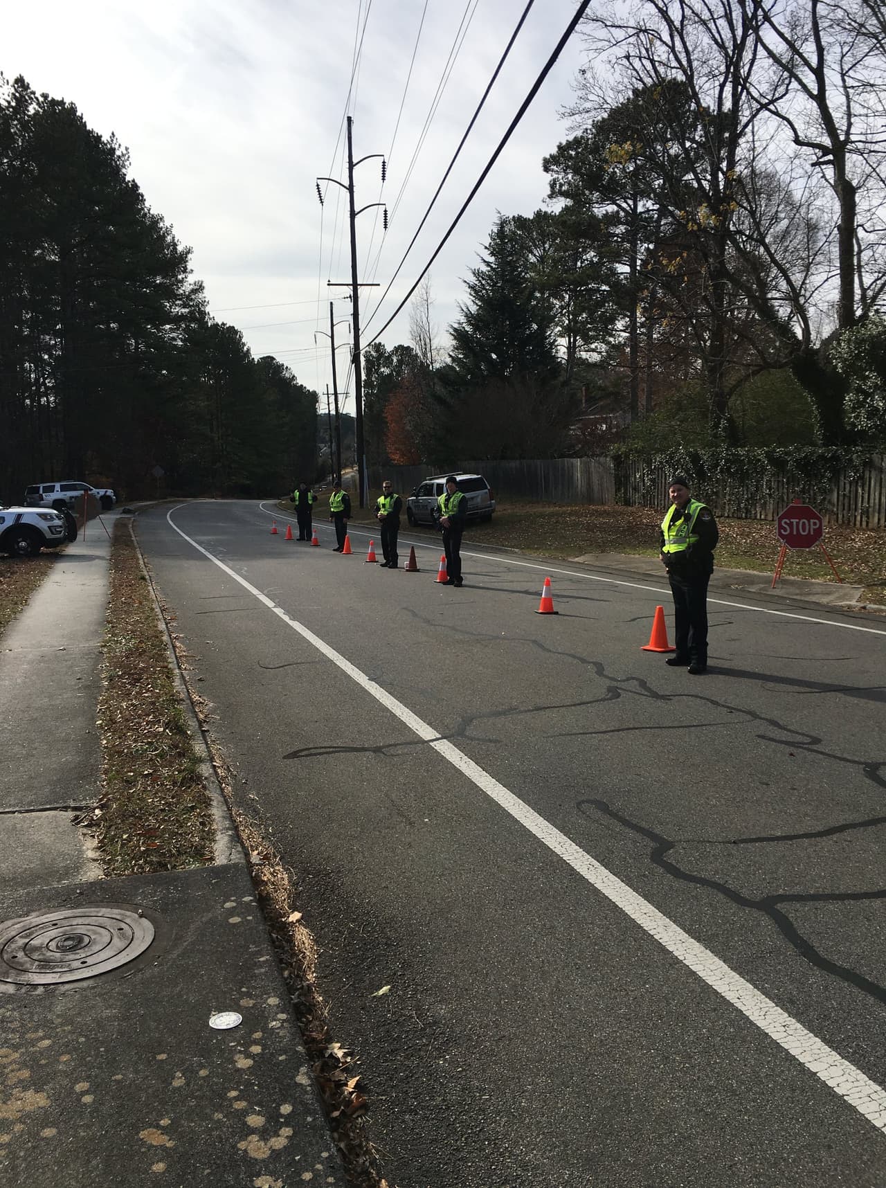 Durante el operativo se arrestó a una persona y se multaron a 41 personas, 39 de las cuales estaban usando sus celulares al volante.