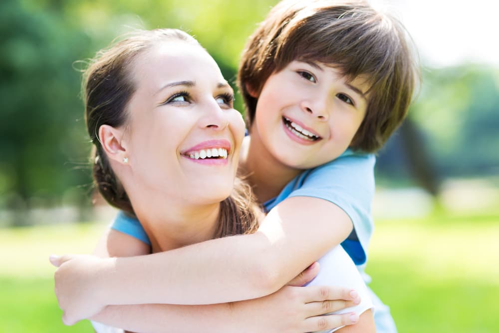 Como la Luna representa el aspecto femenino del horóscopo y la Carta Natal y es el símbolo de la Madre, la Luna Negra indica ese momento en que nos alejamos de mamá y cortamos el cordón umbilical que nos une a ella para convertirnos en adultos e independizarnos emocionalmente.
<br>
<br>Por Profesor Zellagro