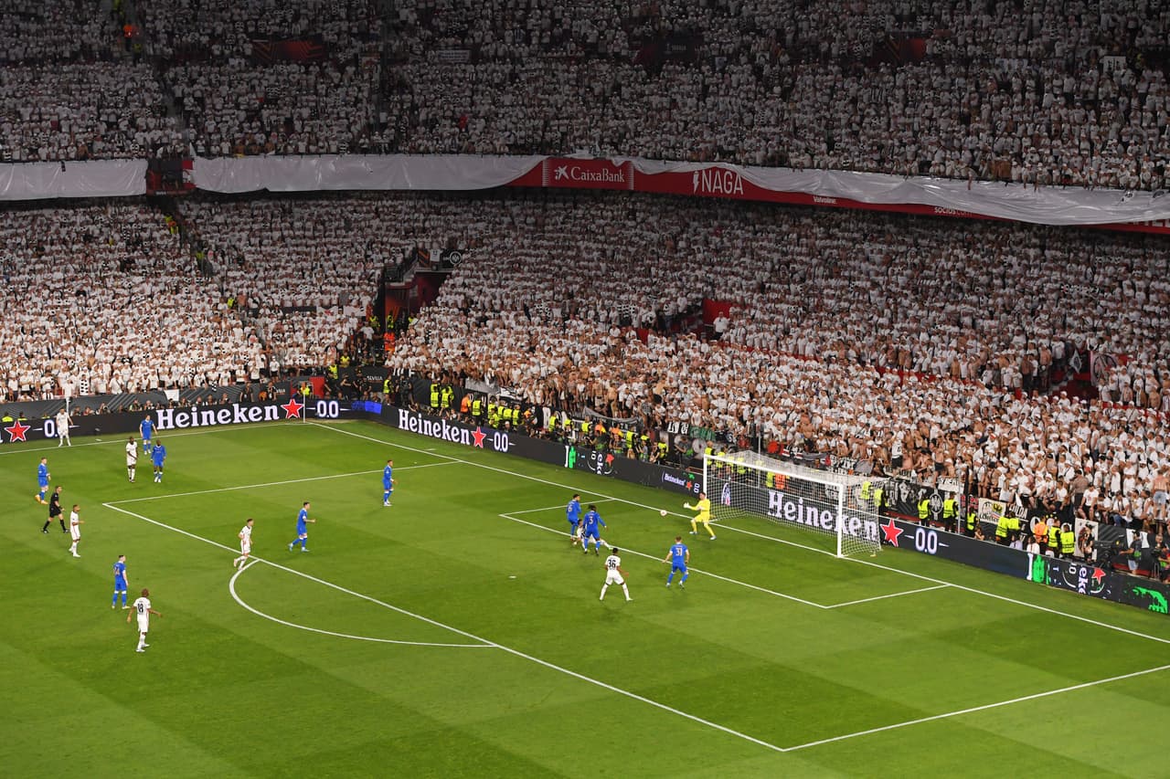 Eintracht Frankfurt ganó en la serie de penales el título de campeón de la Europa League sobre el Rangers tras quedar 1-1 en 120 minutos; tercer título UEFA y segunda de Europa League.